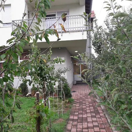 Luxury Apartments Near The Airport * サラエヴォ