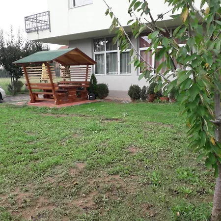 Luxury Apartments Near The Airport アパート サラエヴォ