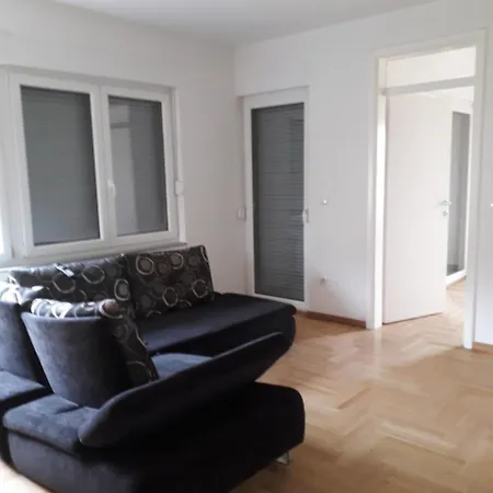 アパート Luxury Apartments Near The Airport *